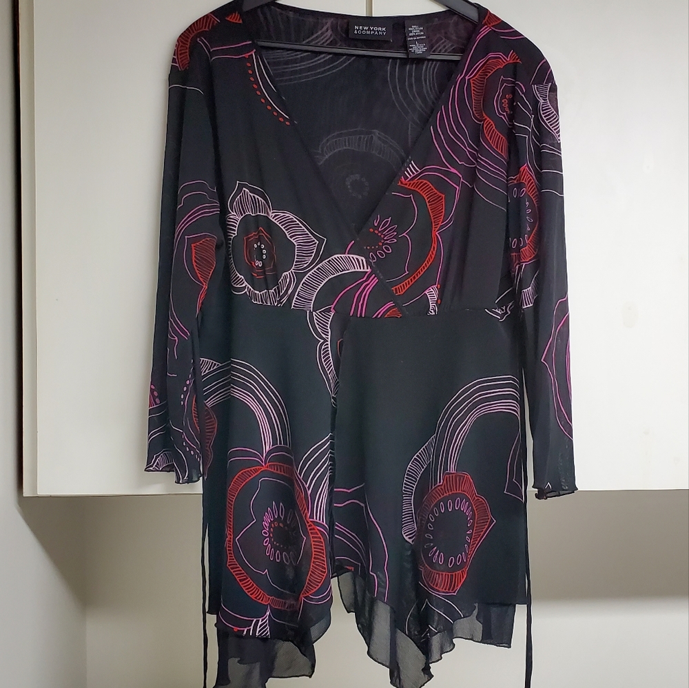 New York & Co Handkercheif Hemline Top